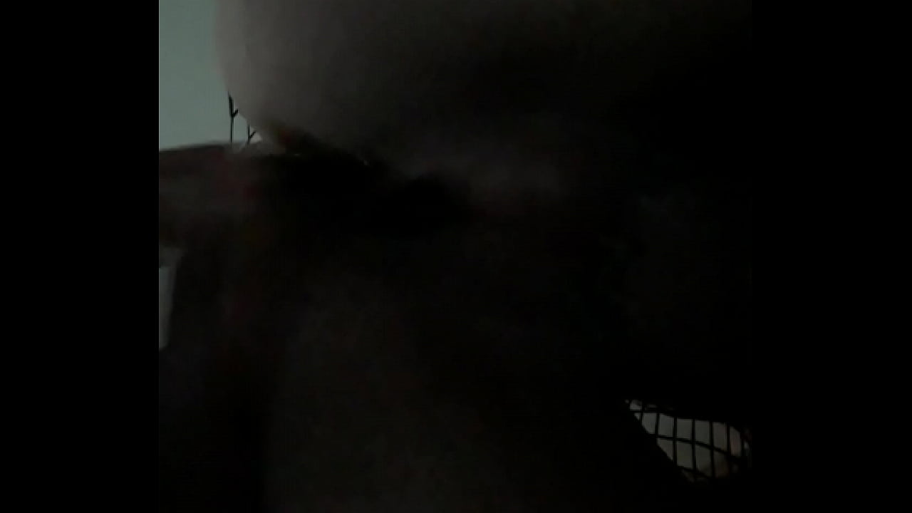 un gode dans le cul pour satisfaire ces envies