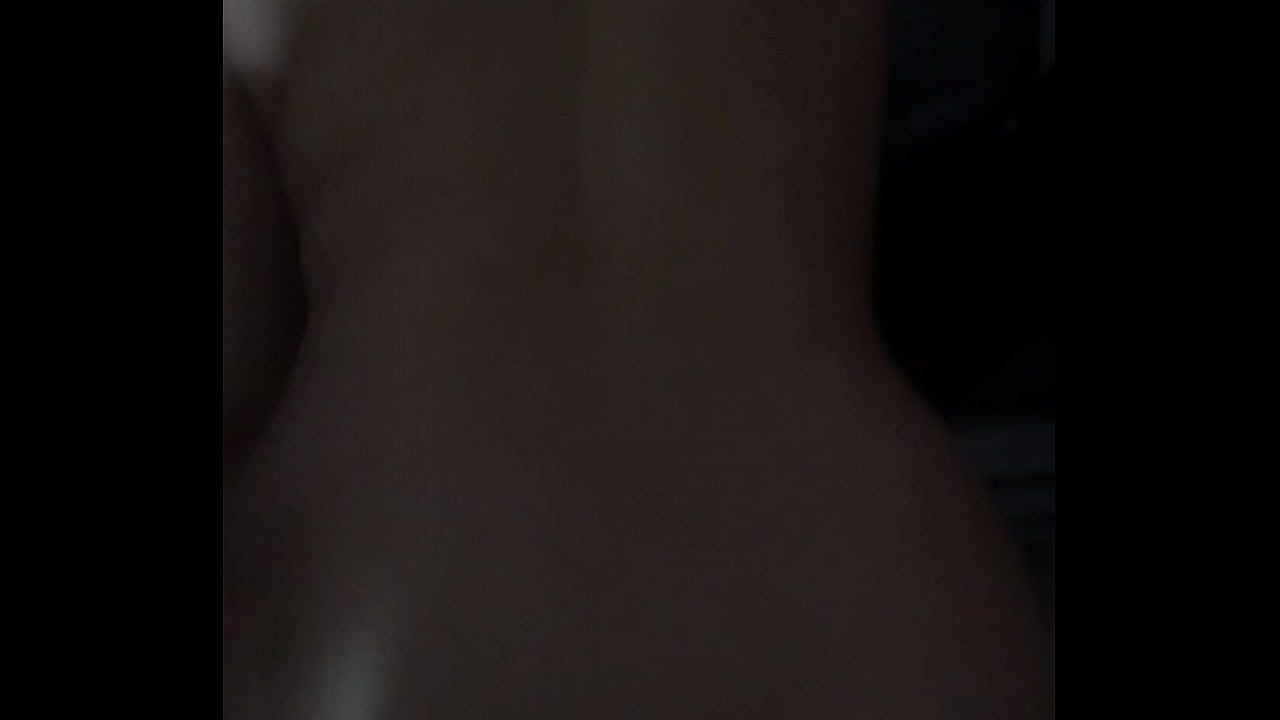 Cogiendome a la misma gringa nalgona por atras en la cochera