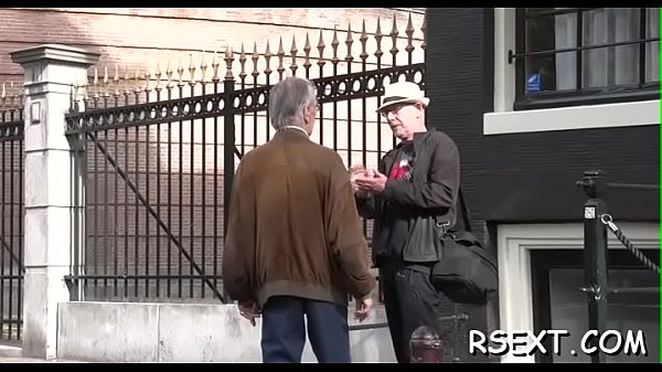 Darksome cutie sucks a big pole