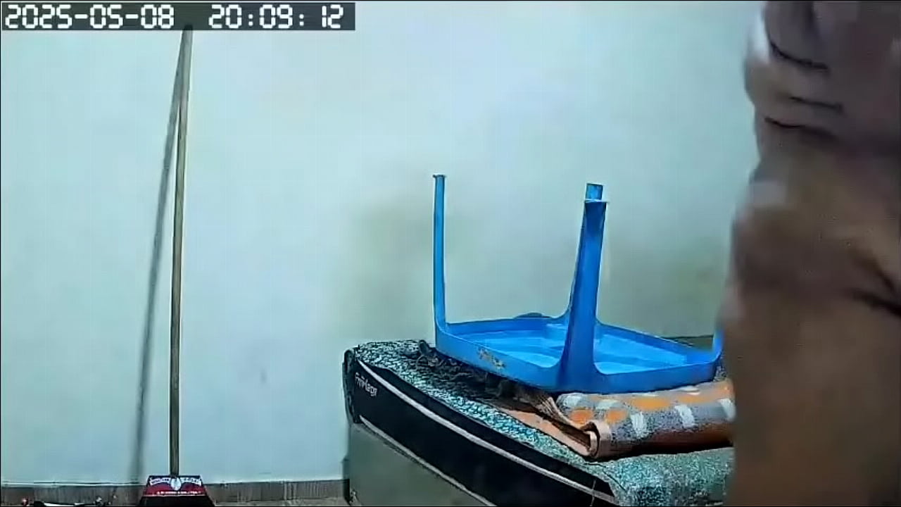 FLAGRA DE VIZINHA PEITUDA GORDINHA E GOSTOSA SENDO FILMADA PELADA ARRUMANDO A CASA