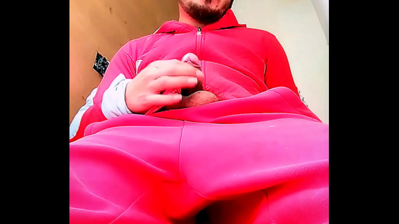 RAPERO POBLANO SE SACA LA VERGA Y SE LA CHAQUETEA EN EL BA&Ntilde;O CON SU M&Uacute;SICA A TODO LO QUE DA HASTA VENIRSE A CHORROS