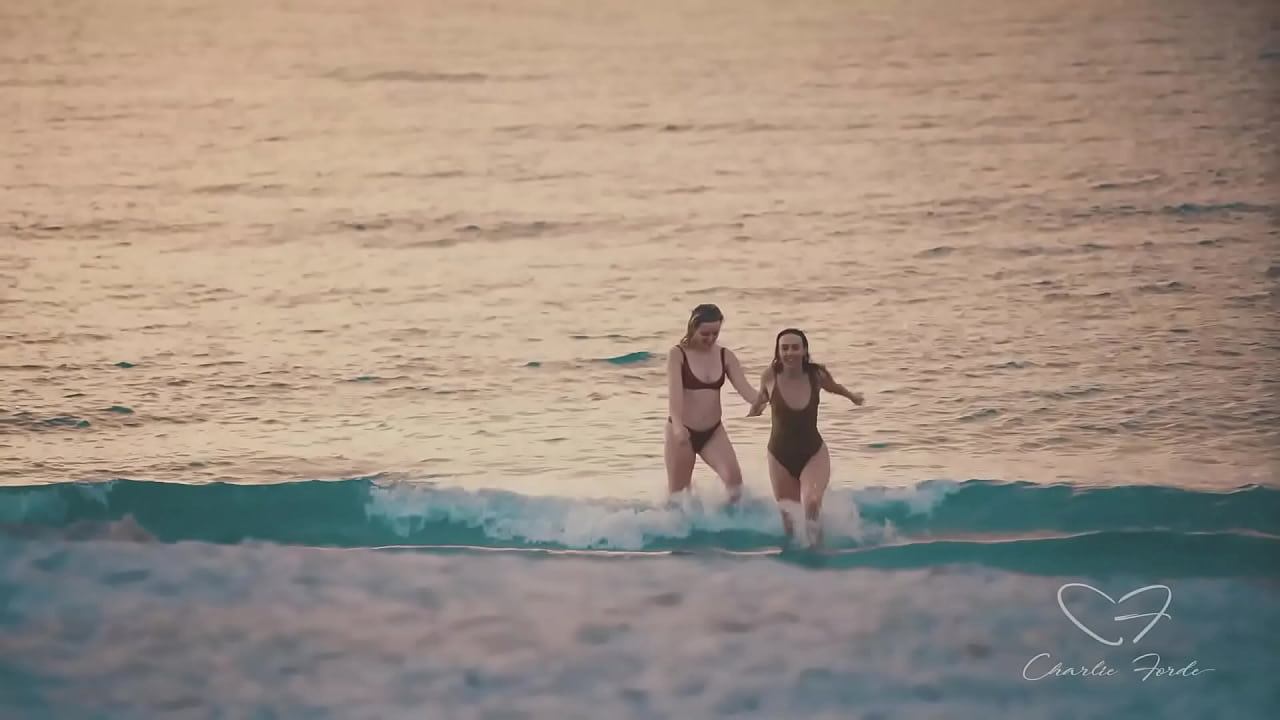 Lesbians Charlie Forde & Olive Gee Make Out!