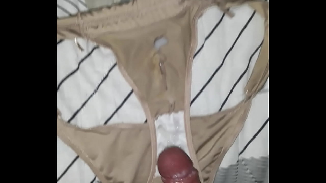 Deixei a calcinha dela toda melada bem gostoso