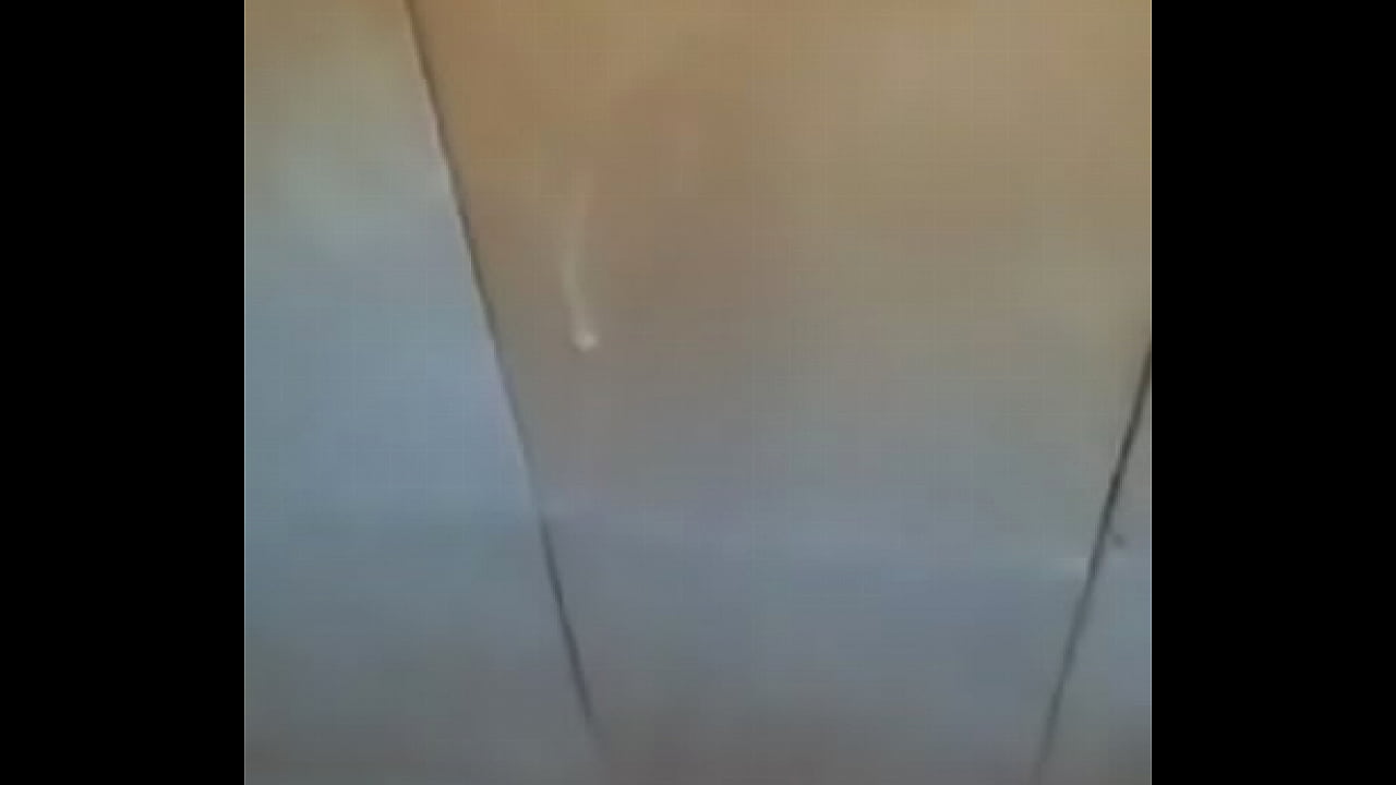 Me la jalo y me sale mucha leche