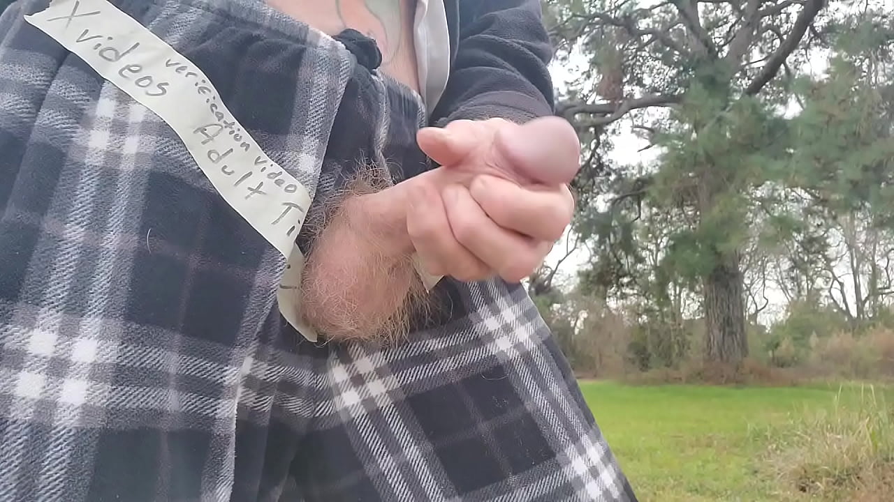 Jerking suntoucher outdoors