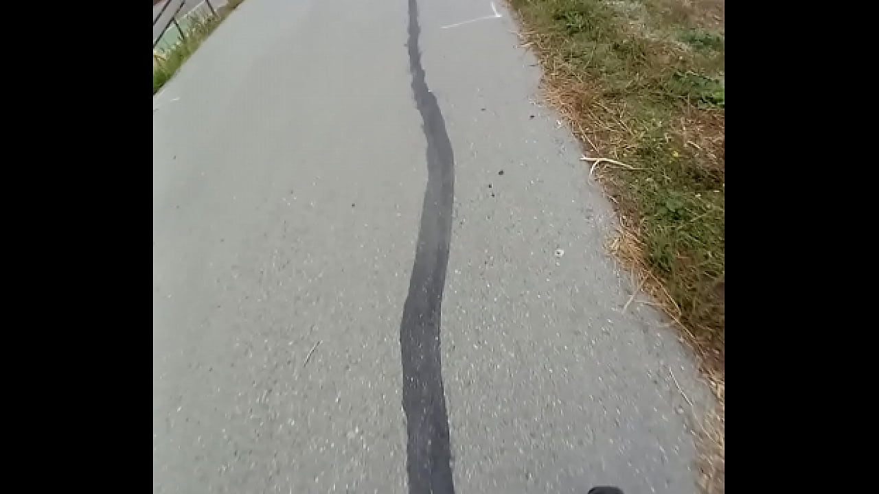 Mujer caliente se sorprende por mi bulto