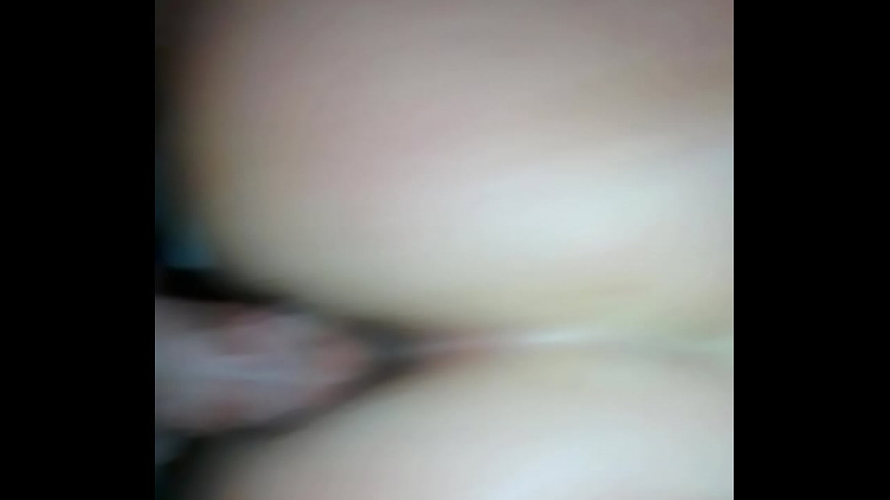 Puta dando o cuzinho PP