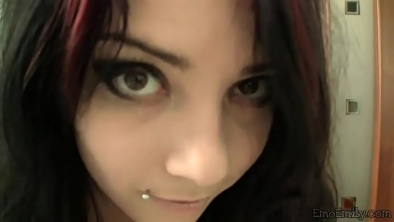 Horny Teen Alt Girl Emo Emily plays around