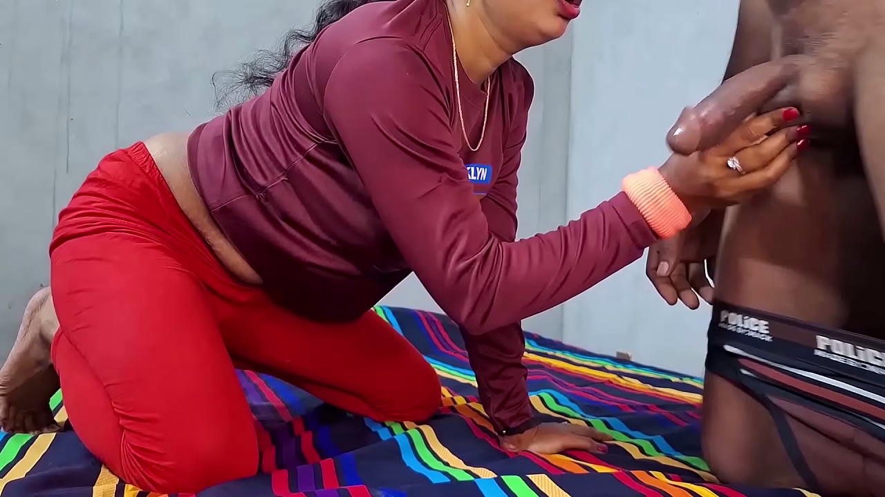 A girlfriend gets angry after seeing a huge cock Desi girlfriend boyfriend Hard Fuck