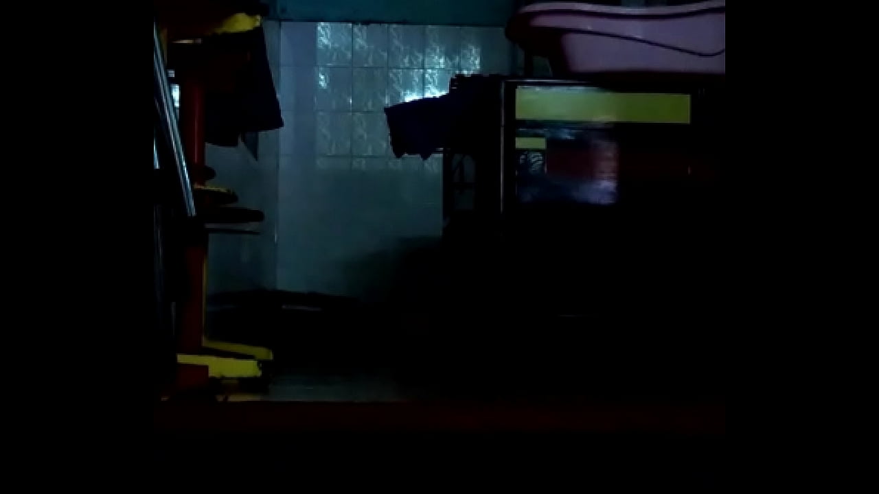 Trai thẳng thay đồ trong ph&ograve;ng gym 1