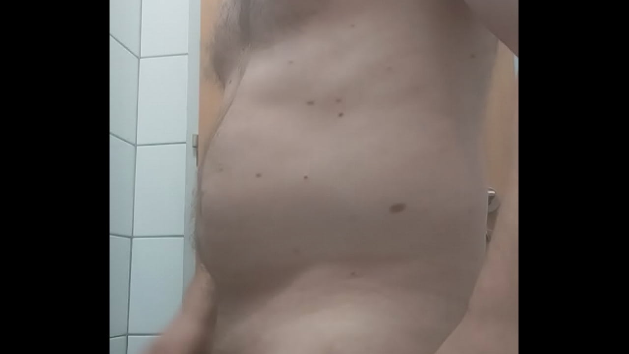 Imi place foarte mult sa ma masturbez la webcam si sa imi beau pisatul si sperma! I really like to masturbate on the webcam and drink my piss and cum!