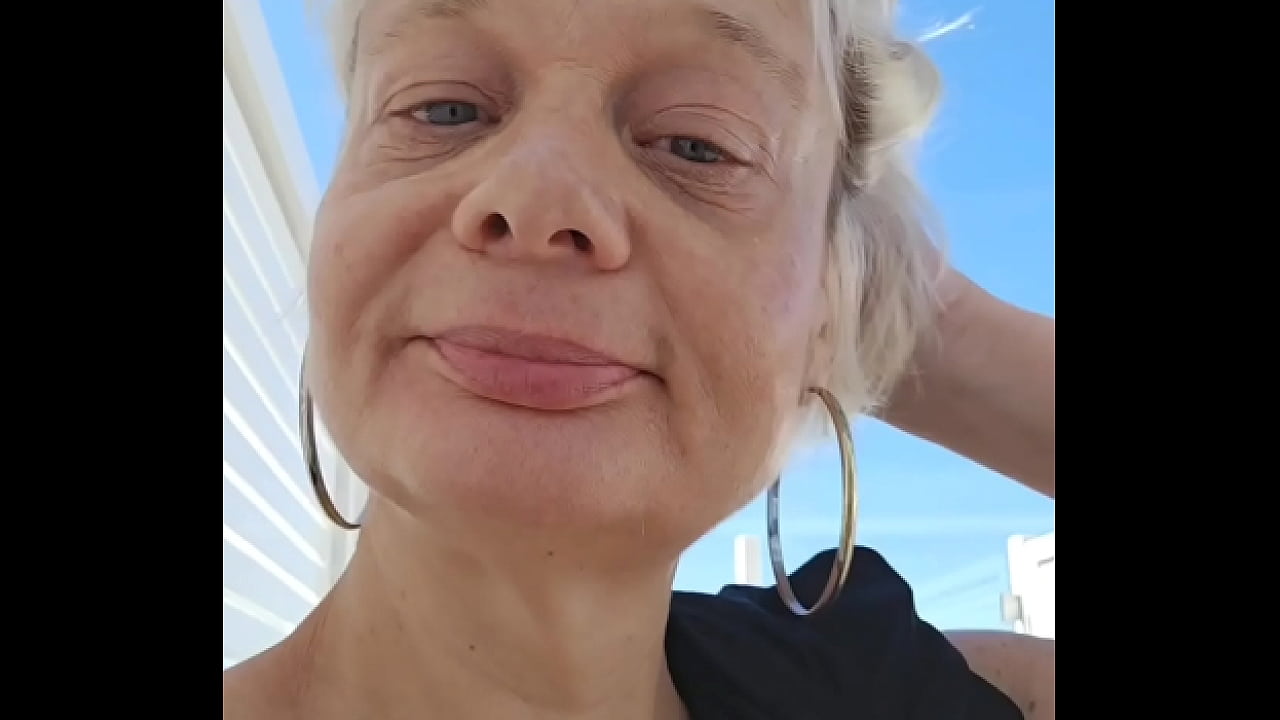 A la recherche d'un inconnu pendant ma croisi&egrave;re pour me baiser la chatte et le...