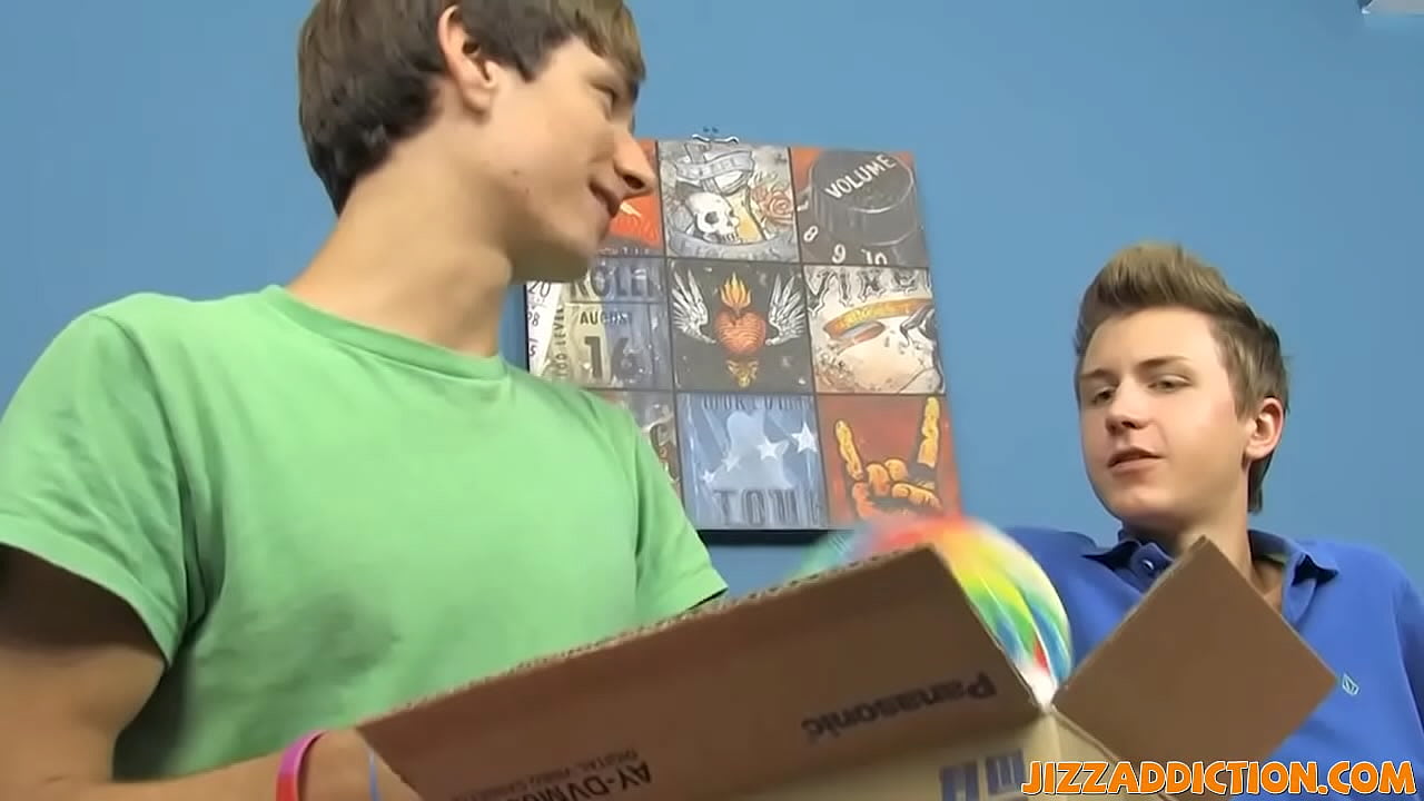 Lollipop twinks make out and anal fuck