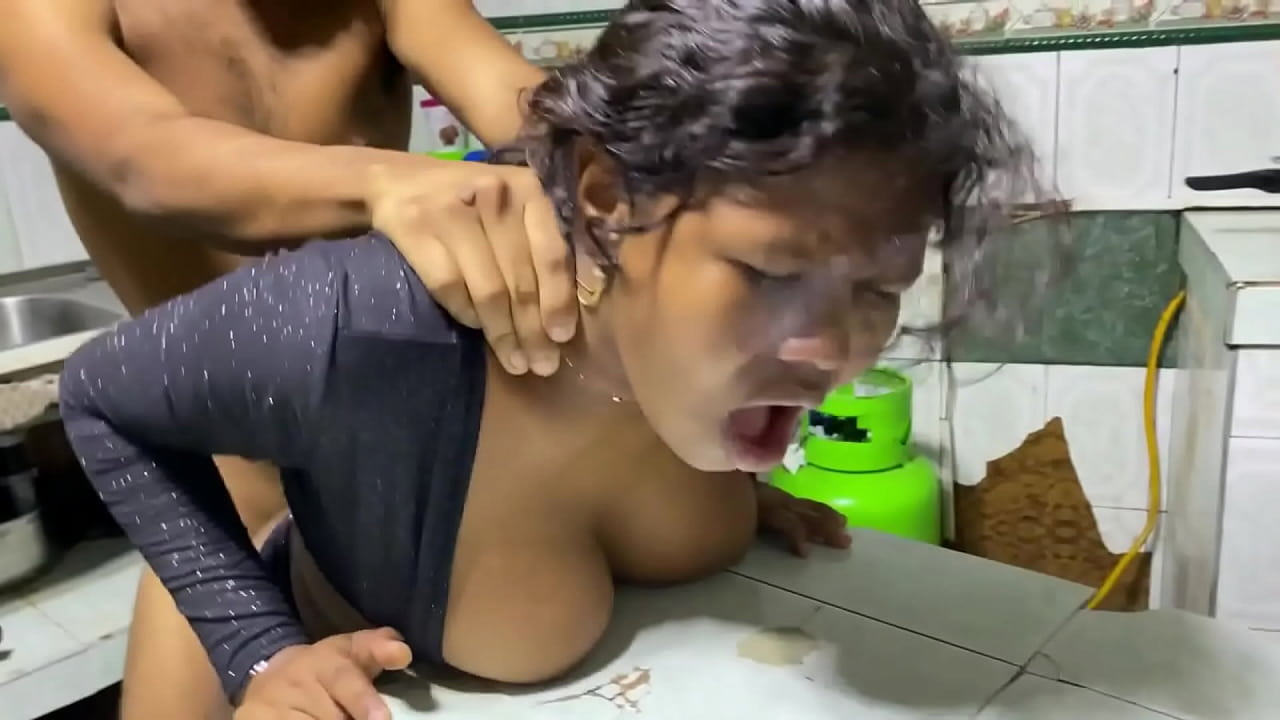 llego a casa y madrastra esta sola y le follo el co&ntilde;o