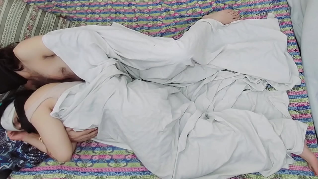 Desi PornStar Couple making love in bed, Unique Romantic sex of indian Muslim Couple