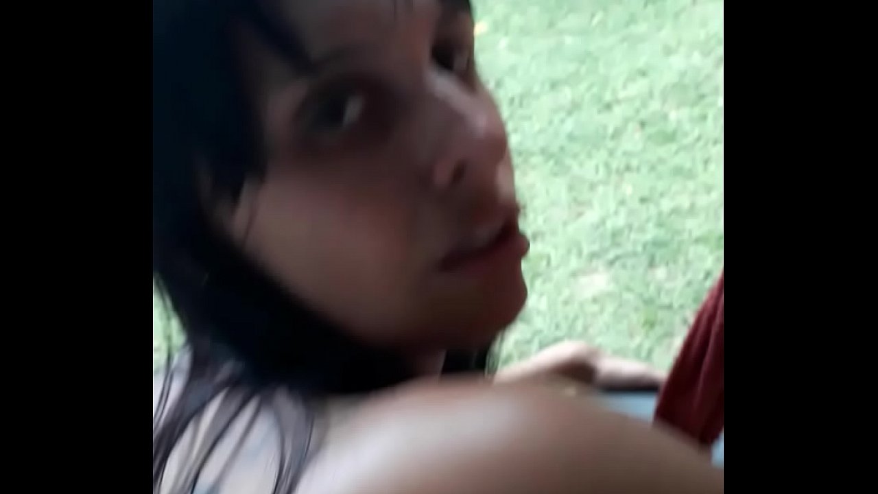 comendo a anny fernandez por traz na varanda em publico no pelo e o vagninho pegando a gata com e muito tesao