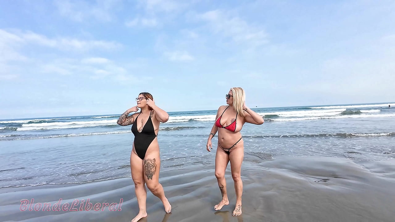 Eu, bem puta, mostrando a buceta e a bunda na praia, com minha amiga Dai Belan - Trailer