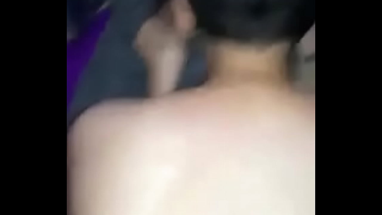 Gordito con suerte logra llevarse a la cama a flaca rica y blanca