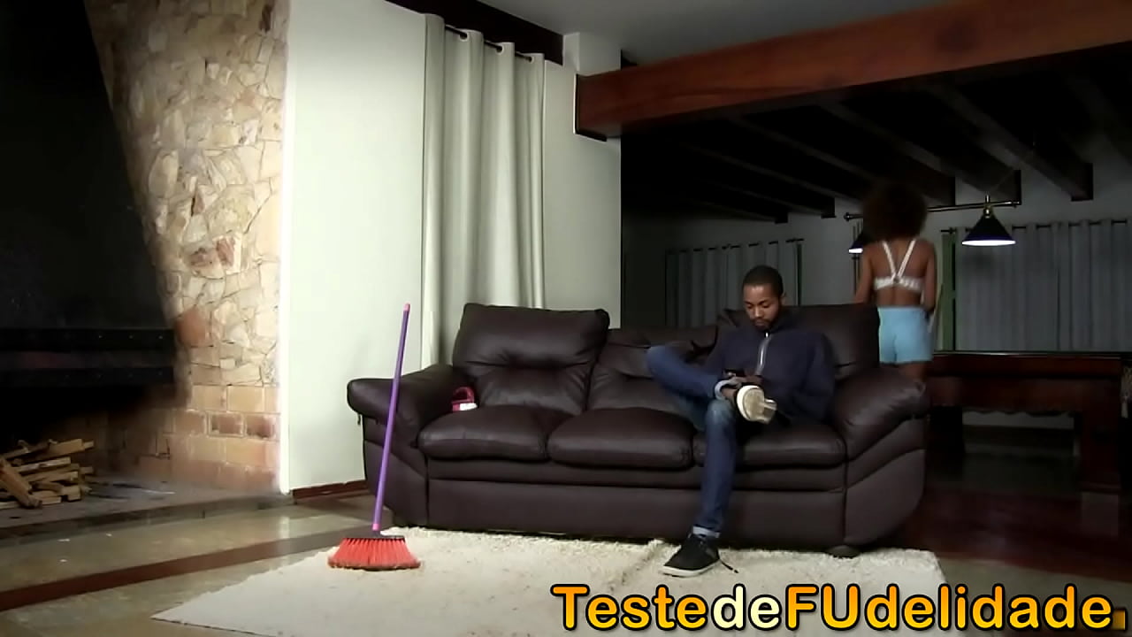 Empregada gostosa deixa patr&atilde;o maluco