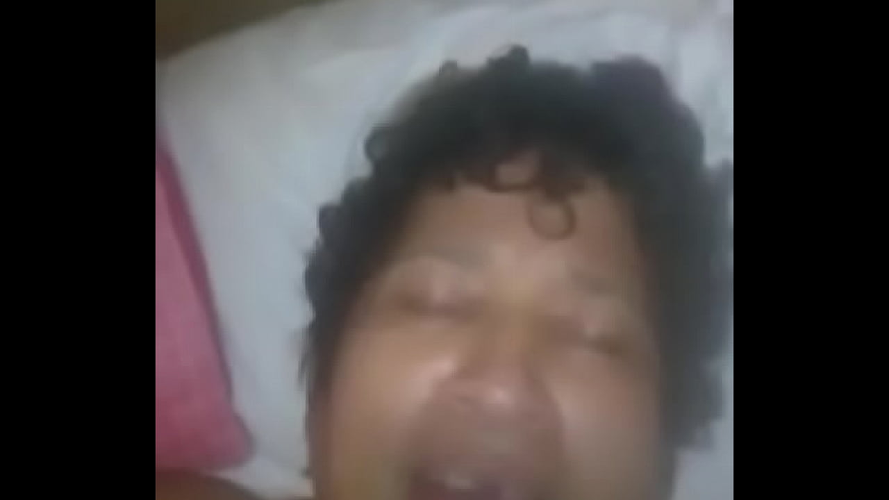 Golosa madura dedeandose