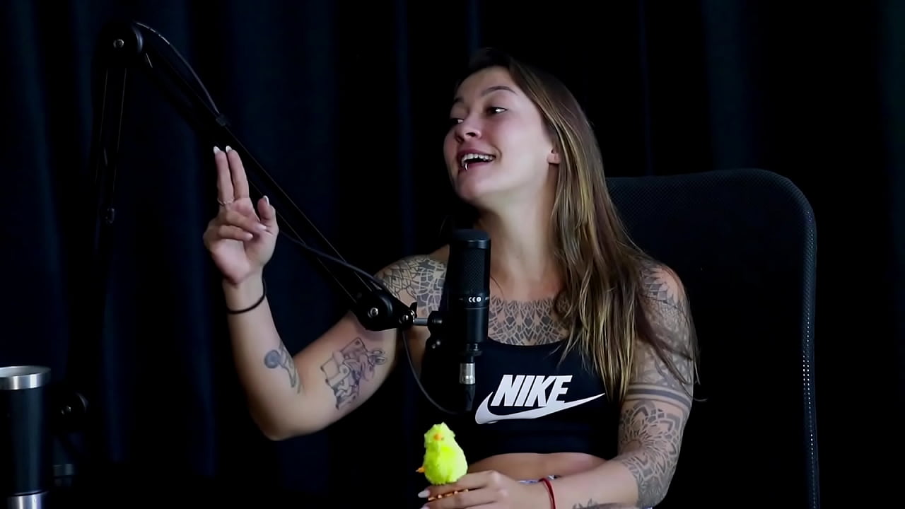 VEJA A ENTREVISTA SAFADA E CHEIA DE PUTARIA COM A FLOR DE DAMIANA COM VOV&Ocirc; MOAI NO PORN CAST BRAZIL - PARTE 7 (WATCH ON: SHEER/RED)