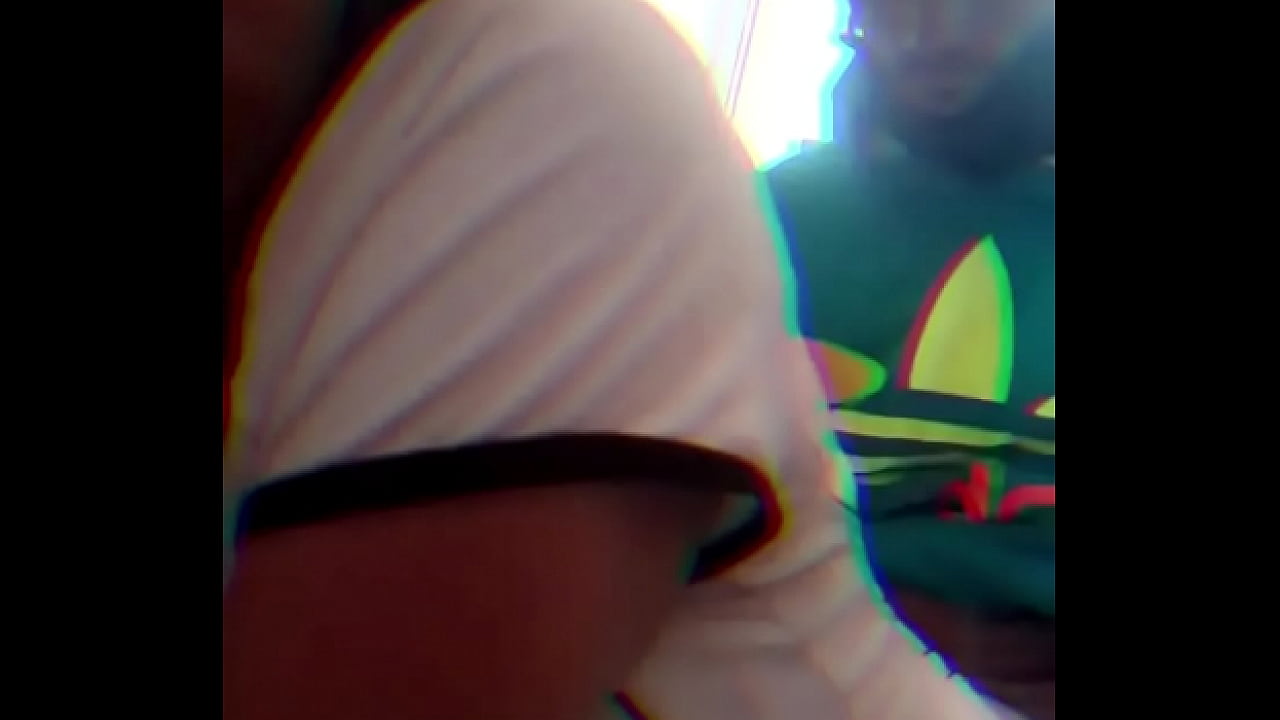 Mi novio me coge en el ba&ntilde;o