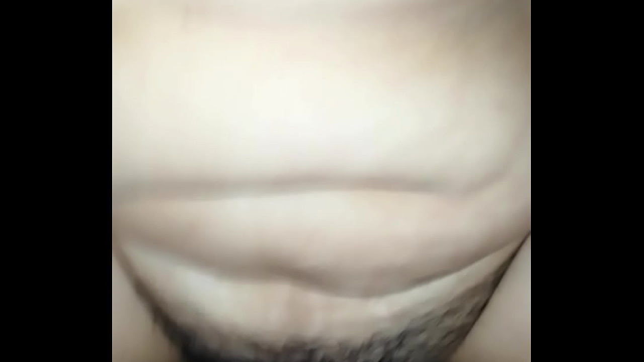 Mi novia se da unos sentones en mi pene