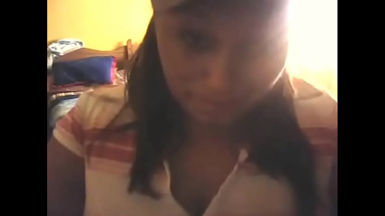 Aidee muestra los pechos