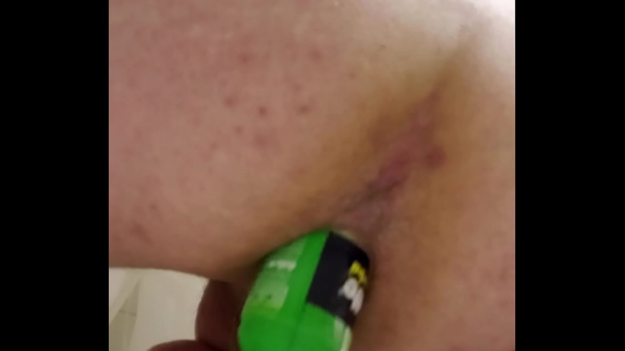 Anal en ba&ntilde;o con cartucho