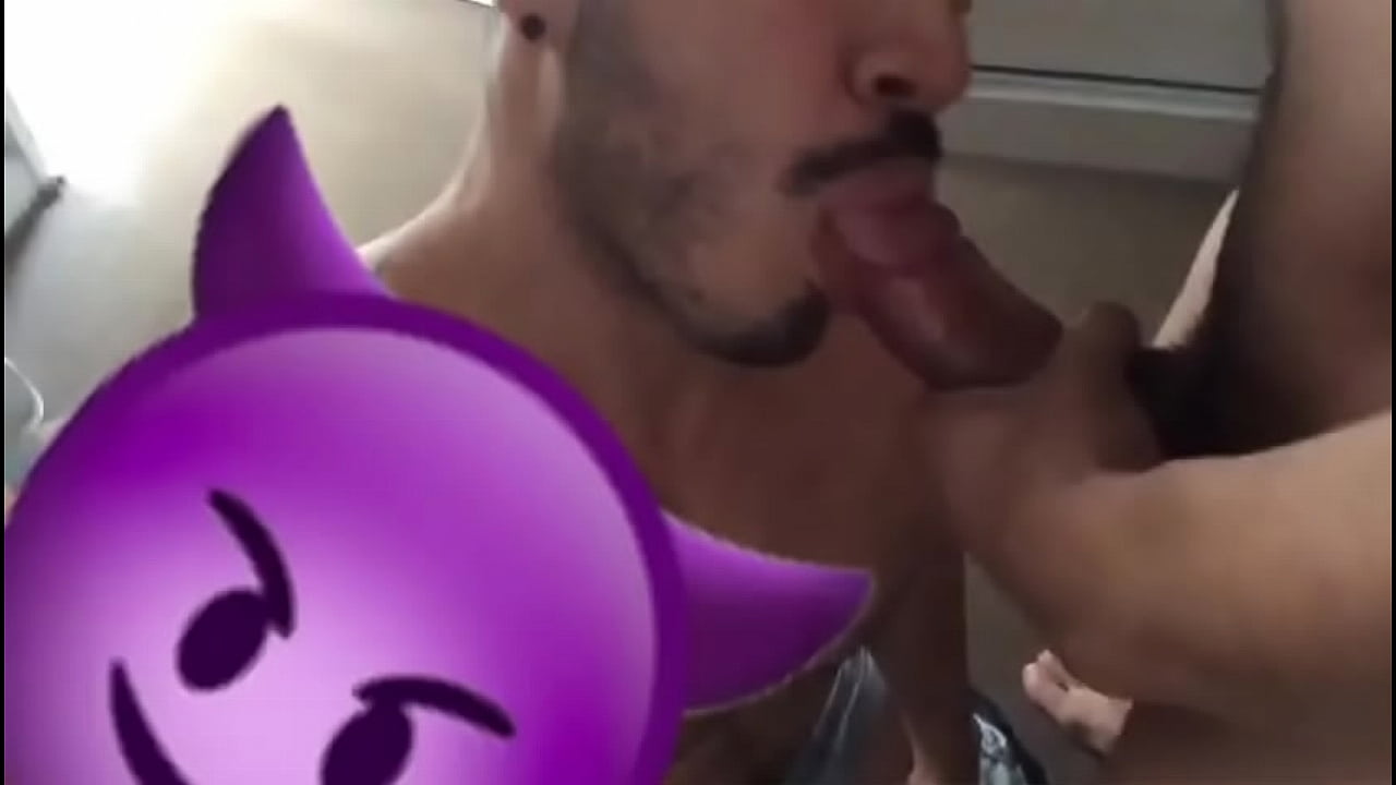 Puto mamando roludo at&eacute; ganhar leite