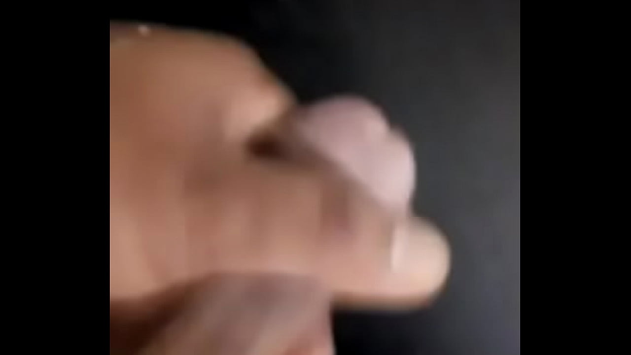 Se masturba pensando en mi culo apretado y caliente