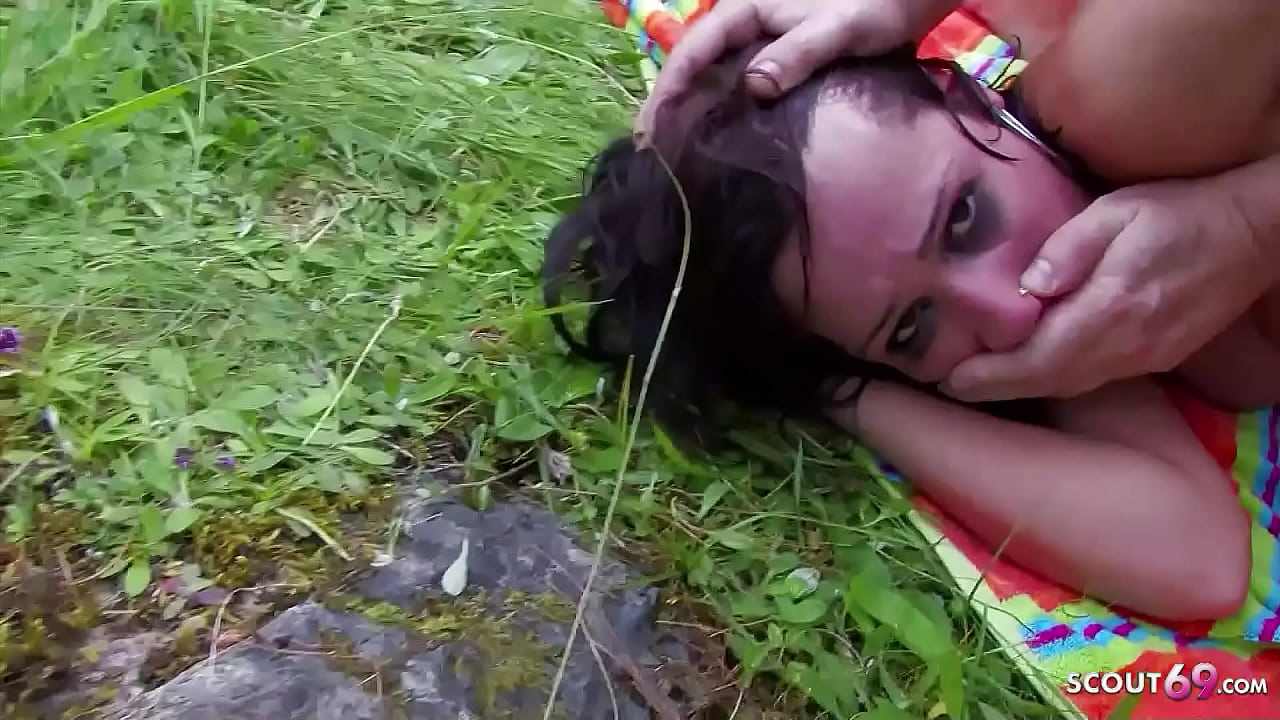 Spanish Teen Shannya Tweeks seduce to Assfuck at Beach