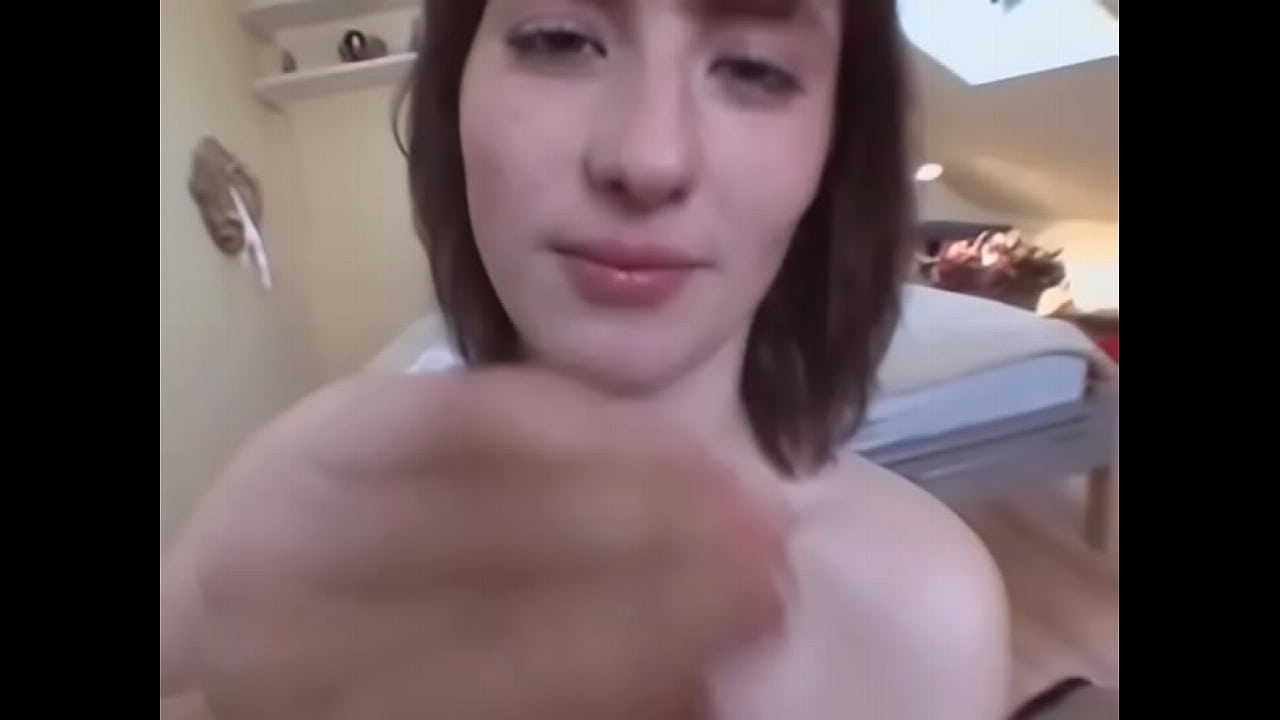 Grace mostrando como se faz um boquete gostoso