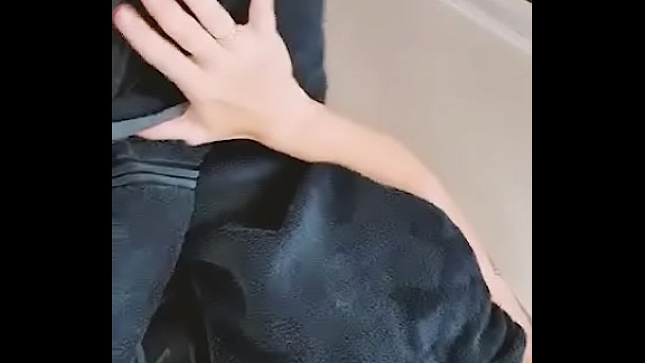 La vid&eacute;o du mercredi est en ligne !!!Je me fais jouir dans les vestiaires de ...