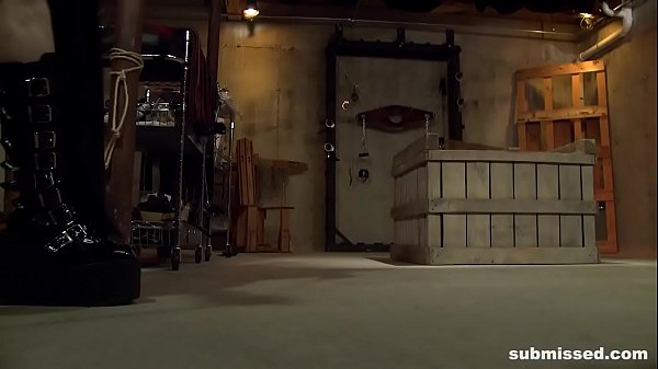 Submissive babe deepthroats and gets fucked in the ass