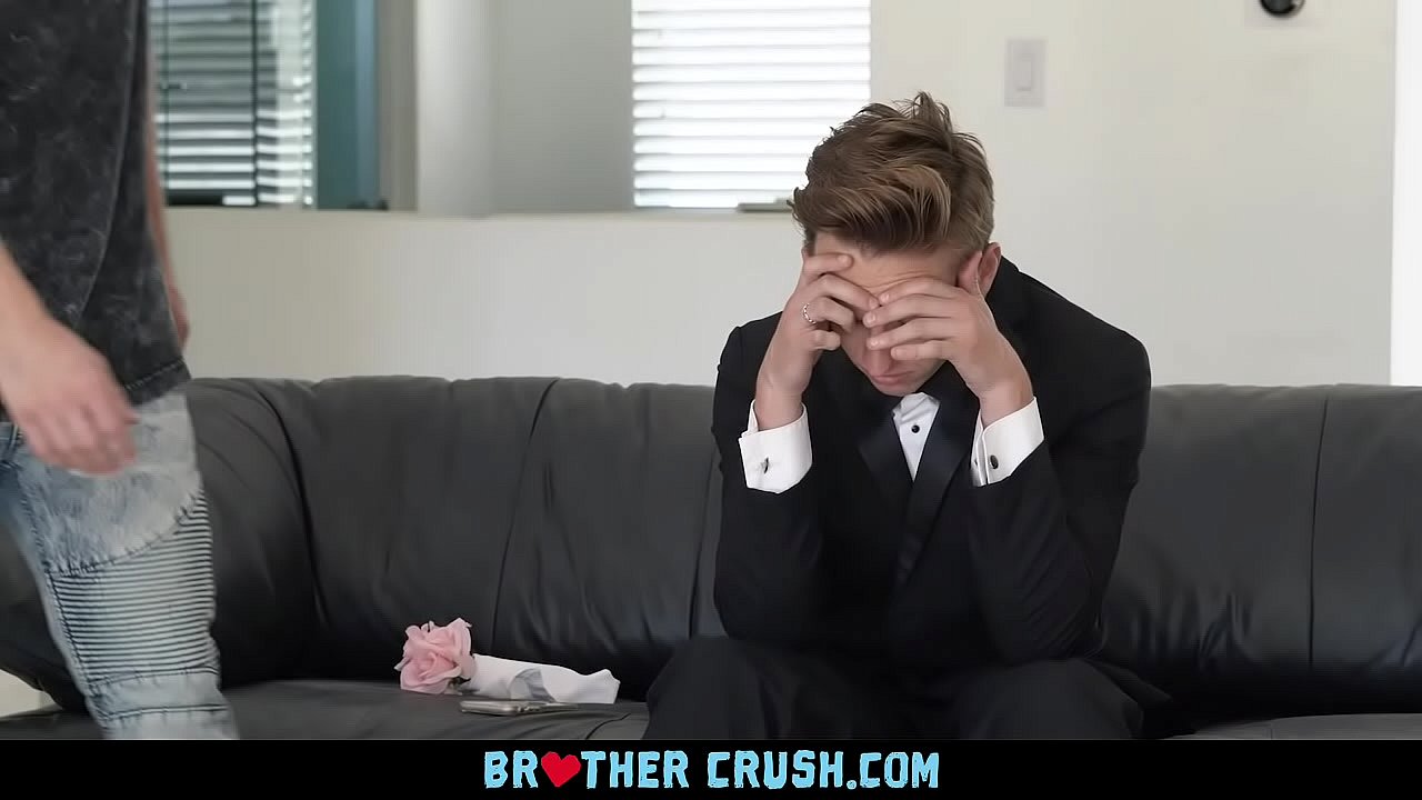 Cute Boy Sucks His Older Stepbrother&rsquo;s Cock After Getting Stood Up