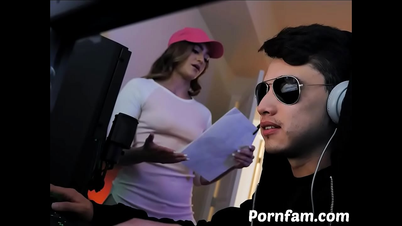 Naughty Kenzie Madison Misbehaves with Her Geek - Pornfam.com