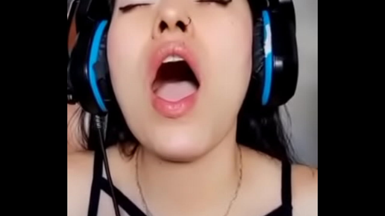 I TOUCH MYSELF WHILE WATCHING PORN HERE ON XVIDEOS SQUIRT OF PLEASURE!