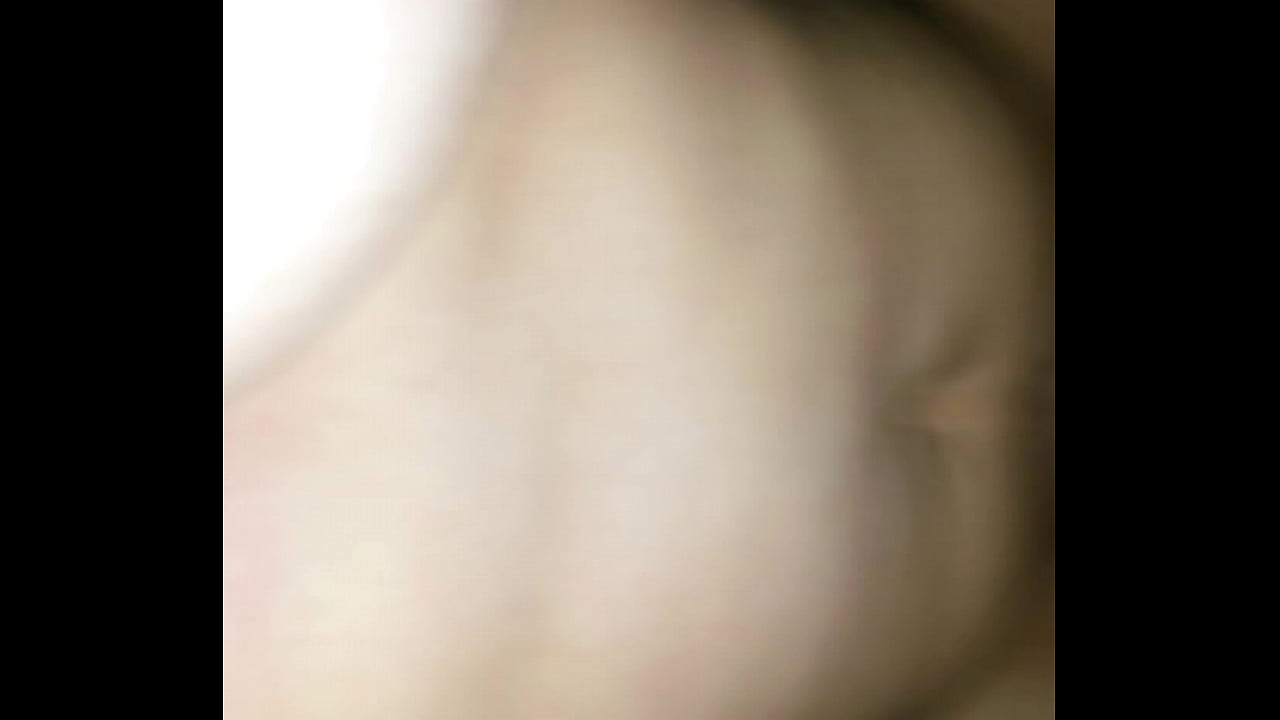 mira que perra es le gusta que le heche toda mi leche dentro