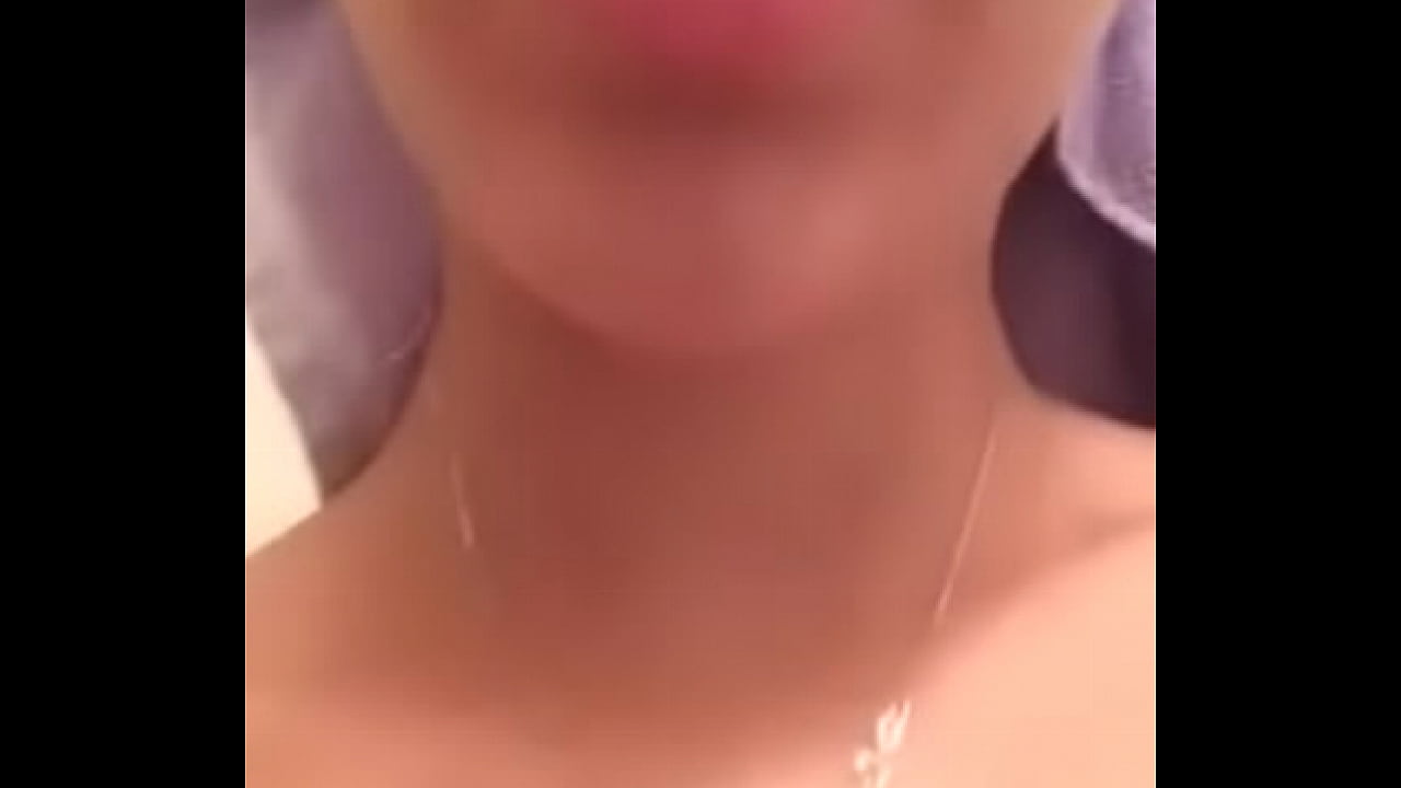 La vesina mostr&aacute;ndome su rico cuerpo Y quiere que le de leche