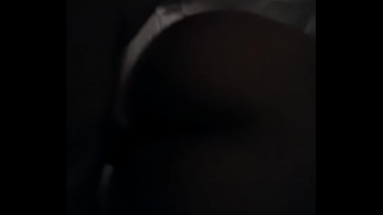 Minha putinha e eu olhando ser socada