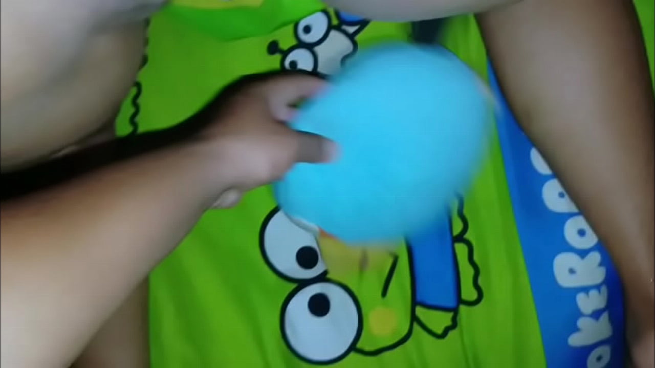 Ngentotin istri teman semok pantat besar