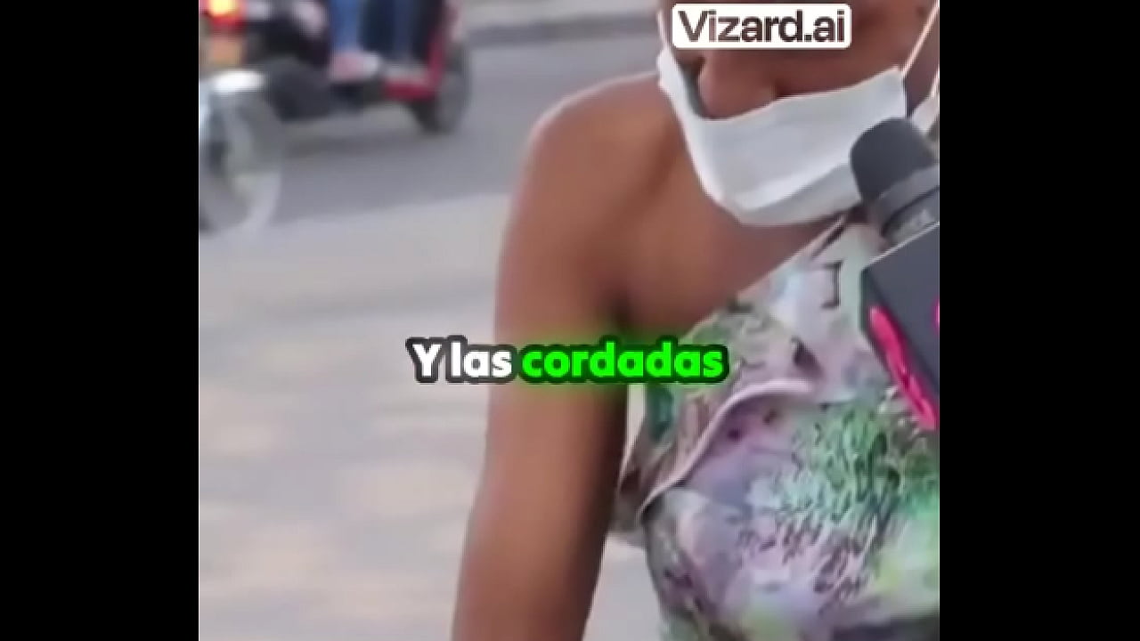 La valent&iacute;a de una madre  Proteger a sus hijas #cuidado #familia #hijos #venezuela #reencuentros #elchicletv #atrevidoype...