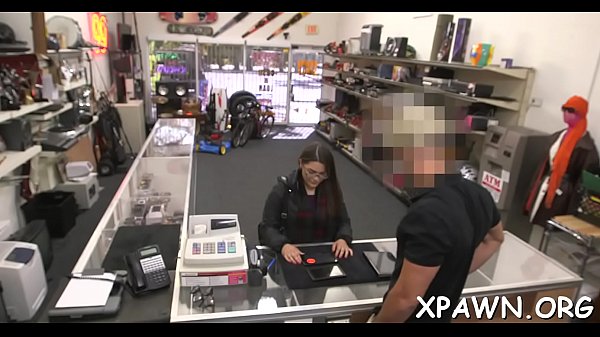 Reality hottie does blow job