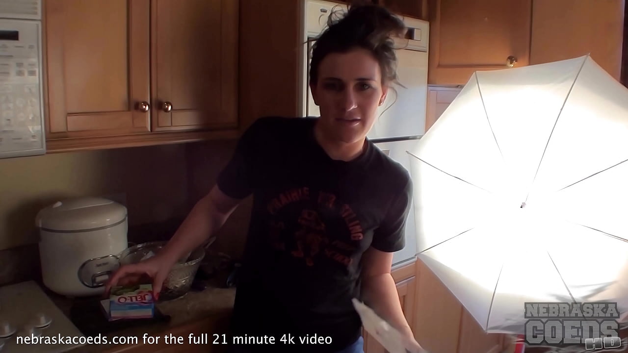 cooking in the nude and dp pee play