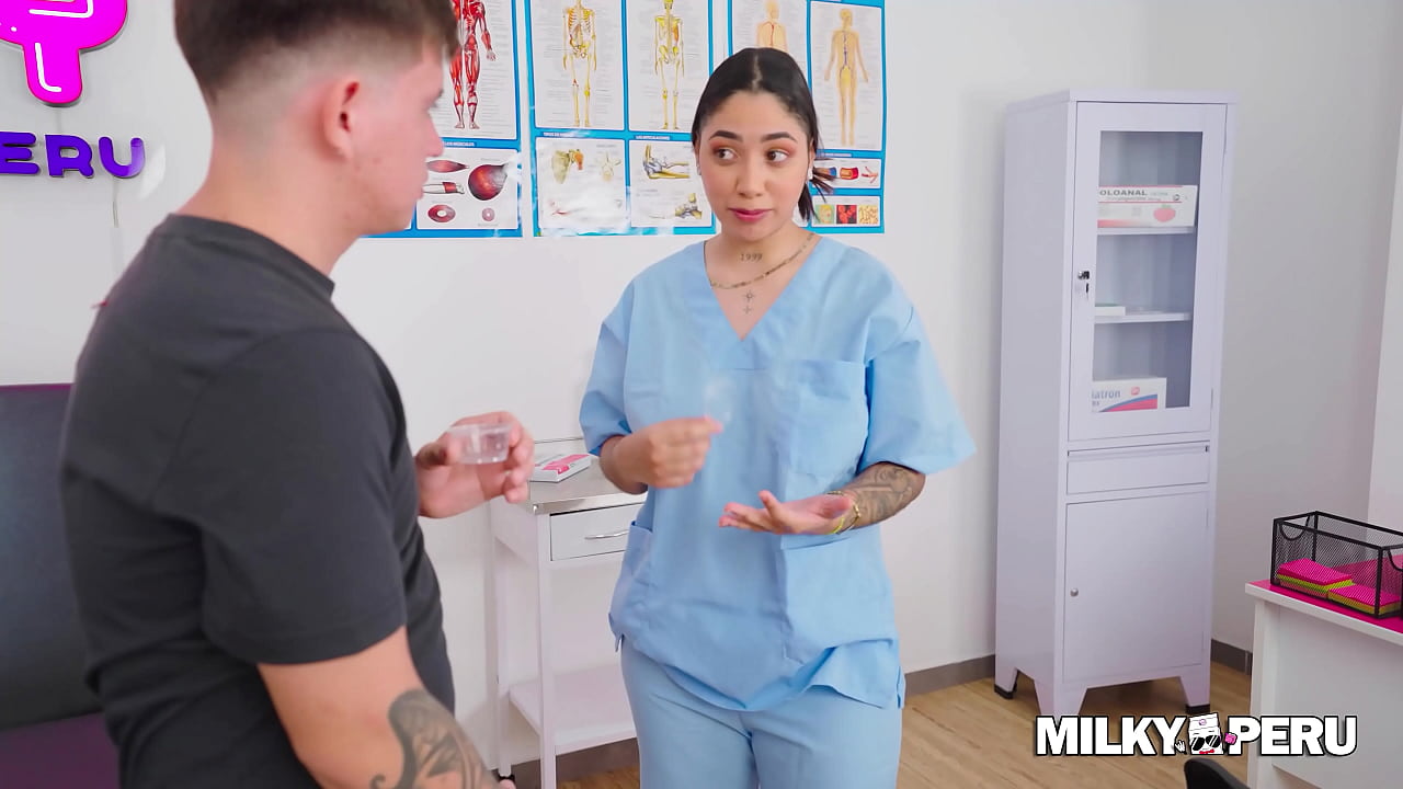 Enfermera recibe todo el esperma de su paciente en sus grandes tetas