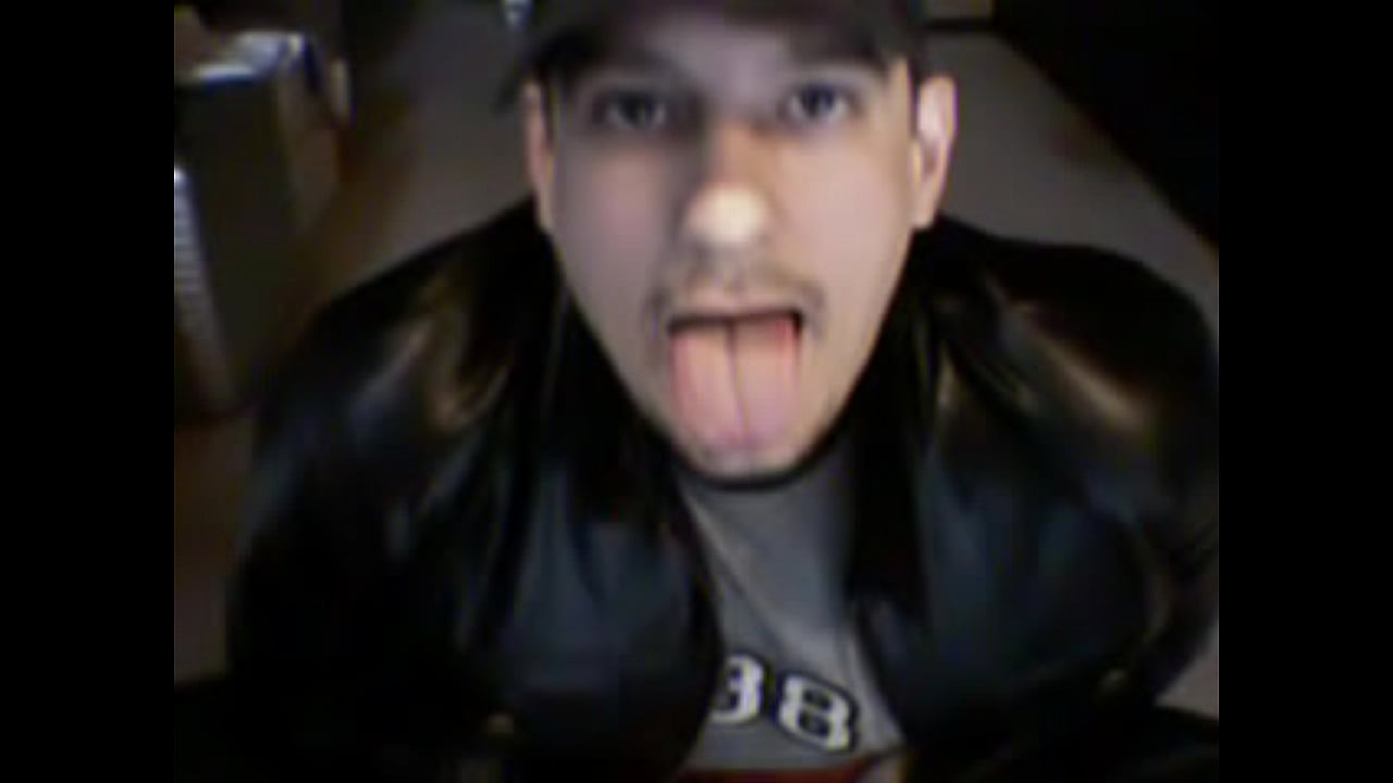 Sklave in Leder beim wichsen