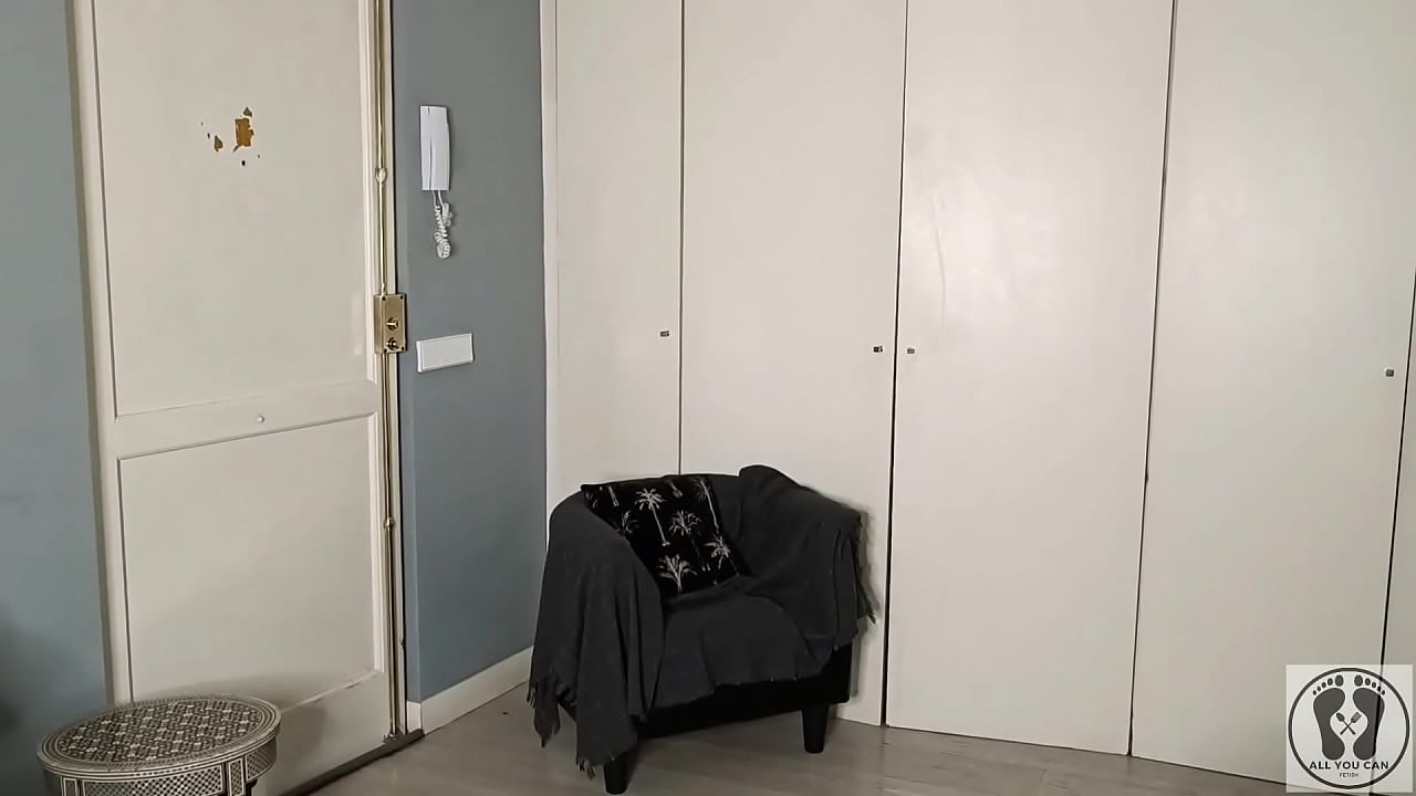 HOUSE BURGLAR BUTTCRACK WAS ELECTROCUTED IN THE CHAIR