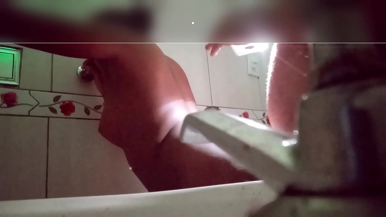 Pedi pra ele me filmar de quatro e me foder com vontade