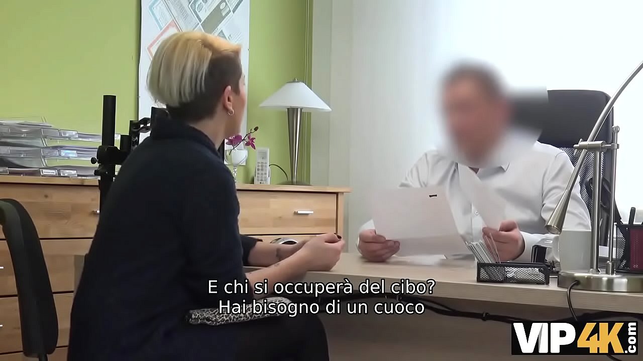 VIP4K. La magra Inga Devil passa un casting di sesso reale presso un'agenzia di prestiti